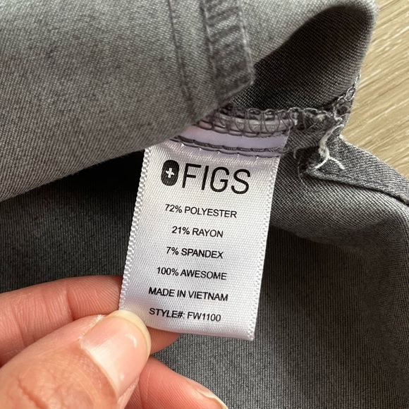 Figs Graphite Gray Casma Three-Pocket Scrub SZ L - Picture 4 of 7